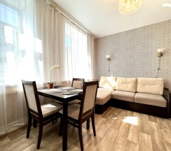 Апартаменты с красивым видом из окна в Квартира 2-комнатная Cтудия Yarapartments на Октября 11