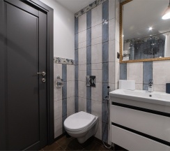 Апартаменты с большой кроватью, кухней-гостиной и отдельным входом в Двенадцать