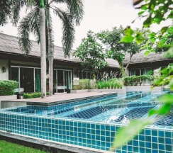 Двухместный номер Deluxe с видом на бассейн двуспальная кровать в Nirundorn Resort