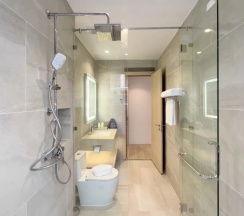 Двухместный номер Deluxe Plus для гостей с ограниченными возможностями двуспальная кровать в Wyndham Garden Naithon Phuket