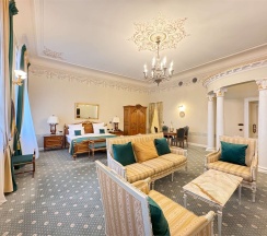 Однокомнатный Люкс с видом на Строгановский дворец в Taleon Imperial Hotel