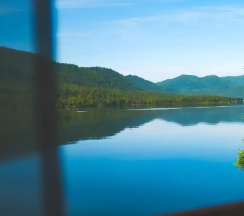 Коттедж с видом на озеро в Горное озеро