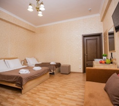 Стандарт 4-местный с двуспальной и односпальной кроватями и балконом в Джульетта