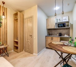 Комфортный номер-студия с удобствами и мини-кухней в Ecolife hotel