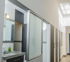 Кровать в общем номере в Tomo Hostel