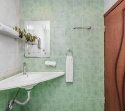 Шестиместные апартаменты с 2 комнатами с видом на внутренний двор в Green rent