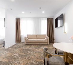 ЛЮКС ВЫСОКИЙ ЭТАЖ в Grand Yan Hotel