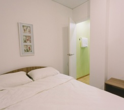 Небольшой номер с двухспальной кроватью без окна в White House