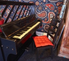 Дизайнерская студия с двуспальной кроватью без кухни (Лофт) в Gallery and more