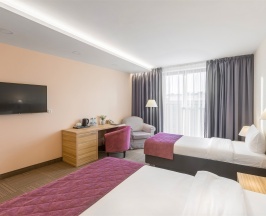 Улучшенный семейный номер в Harbor Club Hotel