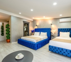 Трёхместный семейный номер Superior в Отель Monezza Hotel