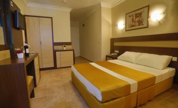 Двухместный номер Standard c 1 комнатой двуспальная кровать в Enki Hotel