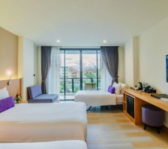 Трёхместный семейный номер Executive с балконом в The Lunar Patong
