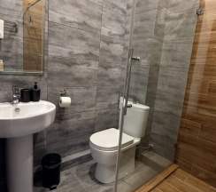 Двухместный номер Comfort с балконом и с красивым видом из окна (двуспальная кровать) в Antares