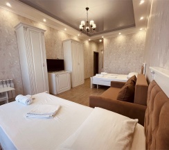 Четырехместный номер с балконом вид на море в Roza vetrov