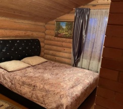 Коттедж с 2 комнатами с красивым видом из окна в Русская усадьба