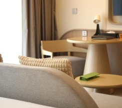 Двухместный номер Deluxe Grand Pool Plus двуспальная кровать в Wyndham Garden Naithon Phuket