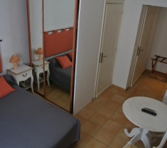 Двухместный номер Standard двуспальная кровать в Hôtel Castel Mistral