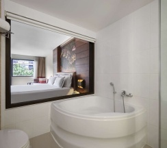 Двухместный номер Deluxe с балконом двуспальная кровать в Novotel Phuket Vintage Park Resort