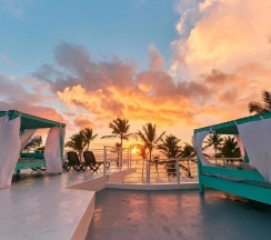 Апартаменты в Incredible 4BR Beachfront Penthouse with Ocean View