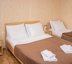 Стандарт 4-местный с двуспальной и односпальной кроватями и балконом в Джульетта