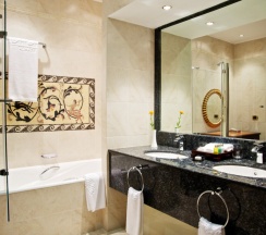 Двухместный номер Superior двуспальная кровать в Royal Tulip Almaty