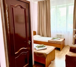 Cтандарт 2х местный с двумя кроватями и доп местом в LooBeach SeaView