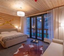 Двухместный люкс двуспальная кровать в Skazka Lodge