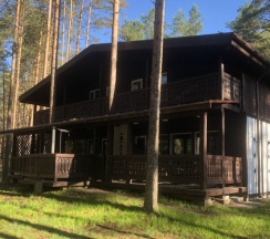 Шале Luxury с балконом и с красивым видом из окна в Аврора Country House