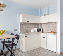 Апартаменты с балконом и с красивым видом из окна в Апартаменты 2-комнатные Music House