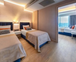 Четырёхместный номер семейный Deluxe с видом на море в Отель Lago