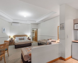 Четырёхместный номер Classic в Airport International Hotel Brisbane
