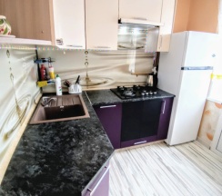 Четырёхместный номер Superior с балконом и с красивым видом из окна в Апартаменты Атмосфера Комфорта