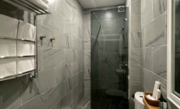 Улучшенный номер с кроватью размера "king-size" в Aredo Hotel