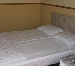 Двухместный номер Superior с балконом двуспальная кровать в Grand Guest House Kvariati