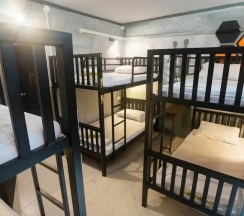 Кровать в общем номере в Beehive Phuket Old Town - Hostel