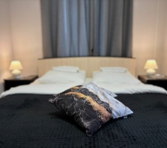 Двухкомнатный полулюкс (гостиная, спальня, ванная комната) в Митяевский