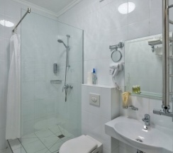 Люкс с балконом и с красивым видом из окна в Grand shale