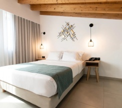 Двухместный номер Maisonette (двуспальная кровать) в Selini Suites