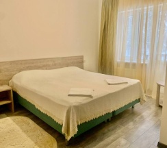 Двухместный номер Comfort с балконом и с красивым видом из окна двуспальная кровать в Kemp