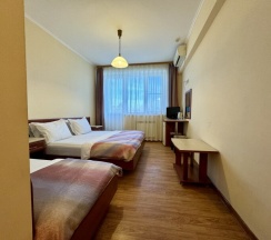 Стандартный трехместный номер в Эдельвейс