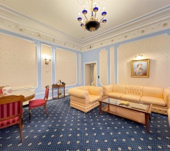 Люкс "Дворянский" с видом на Строгановский дворец и реку Мойку в Taleon Imperial Hotel