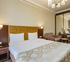 Номер первой категории "Комфорт с балконом" в Mari