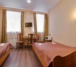 Трехместный номер с собственной ванной комнатой в Аллан