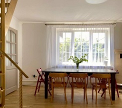 Коттедж улучшенный с 2 односпальными и 2 двуспальными кроватями в Гостевой дом