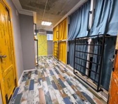 Место в общем десятиместном номере в 11.23