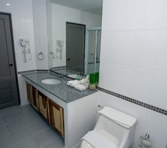 Студия в R-Con Wong Amat Suite