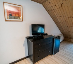 32 - Четырехместный мансардный номер с прямым видом на море в Азов Инн