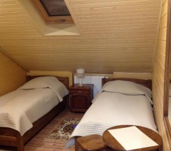 Номер эконом с 2 односпальными кроватями (мансарда) в Дилижанс
