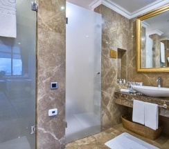 Двухместный полулюкс с видом на город двуспальная кровать в Rixos President Astana
